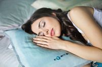 close-up-photography-of-woman-sleeping-914910